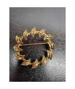 Vintage Gold Leaves with stone in each leaf Brooch Pin Jewelry - £16.57 GBP