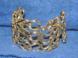 Wide Bracelet 6.75&quot;x 2&quot; Sarah Coventry gold tone goldtone chunky gaudy link-loop - £9.34 GBP