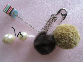 Juicy Couture Key Ring fob Purse Charm Pom Poms Safety Pin Pearls Pearls Vintage - £33.23 GBP