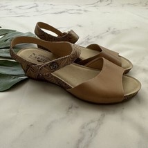 L&#39;Artiste Womens Wedge Sandals Size 38 Tan Brown Leather Tooled Floral - £30.95 GBP