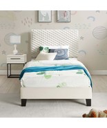 Gray Queen 3-Pc Bedroom Set: Upholstered Bed, LED Lights, Nightstands - €513,73 EUR Gray Queen 3-Pc Bedroom Set: Upholstered Bed, LED Lights, Nightstands - €513,73 EUR