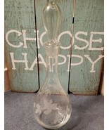Vintage ~ 15&quot; Tall ~ Wine Decanter w/Glass Stopper ~ Vine &amp; Grape Design... - $1,480.76 MXN