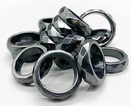 (set of 50) Faceted Hematite magnetic rings - €130,50 EUR