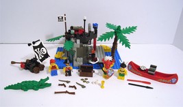 Lego Set 1788 Pirate&#39;s Treasure Chest Vintage Rare Pirate - $164.95