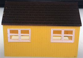 HO Scale Yellow House - £13.83 GBP