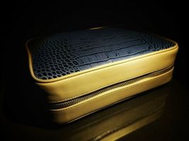 Brizard  Indigo Croco Pattern and Gray Leather with cutter & lighter ( Empty ) image 12