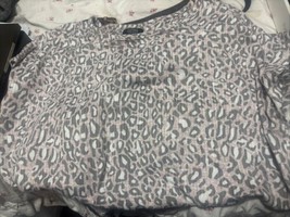 Jones New York Blk Pink Wht Cheetah print long sleeve top size M - $4.99