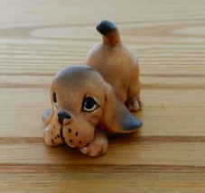 Cute vintage bowing grumpy hound dog beagle ceramic figurine - £11.73 GBP