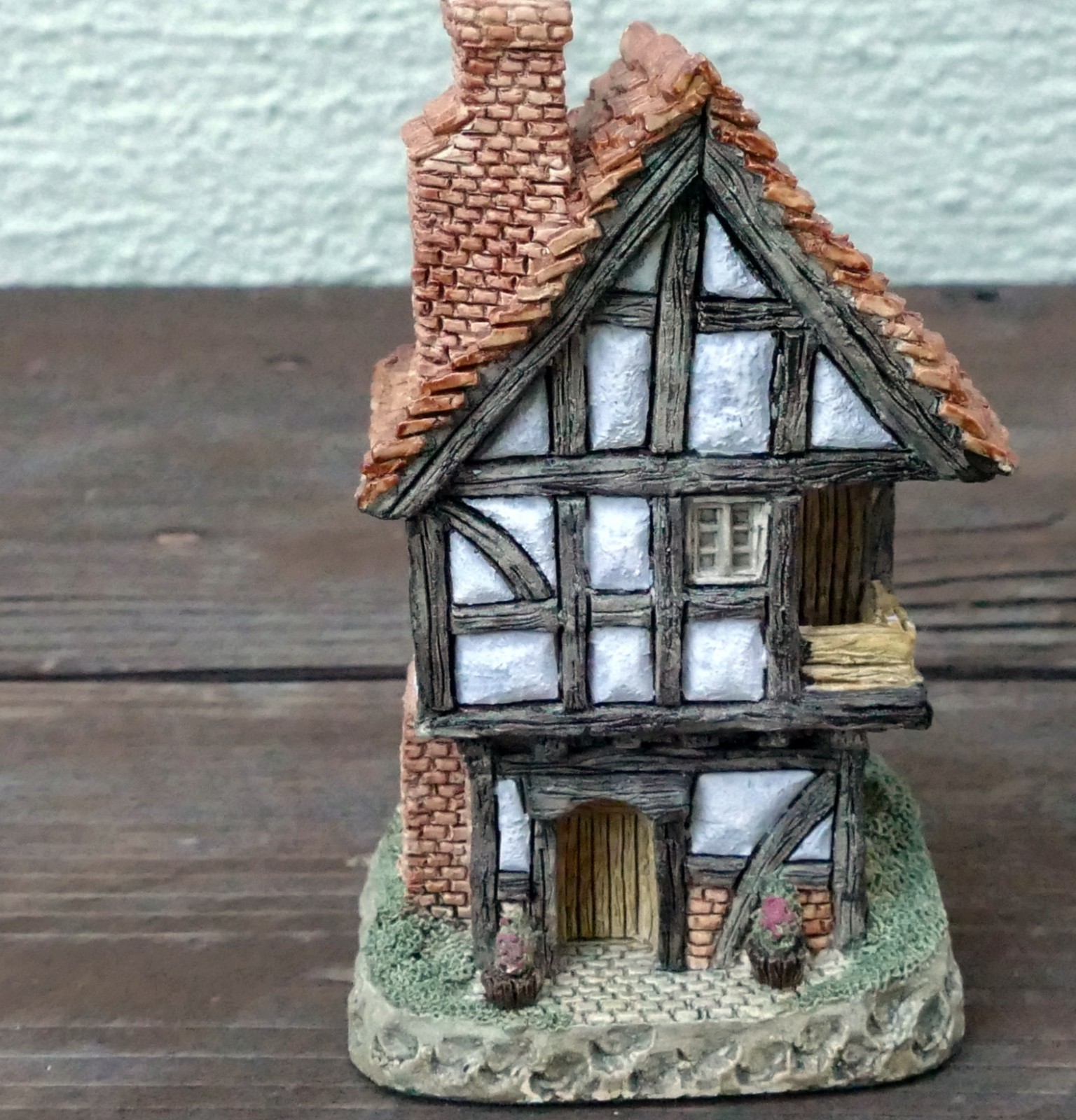 David Winter Cottages  Spinners Cottage Hand Painted Figurine Made in En... - $19.28