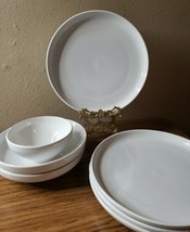7 pcs OVER &amp; BACK (4) 10⅝&quot; Dinner Plates (2) 8¼ Bowls (1) 5½&quot; Bowl Porcelain - £32.23 GBP
