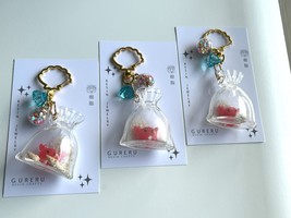 crab lucky box keychain - $224.32 MXN
