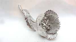 Vintage Trifari Silvertone Textured Crystal Clear Rhinestones Flower Brooch Pin - £66.95 GBP