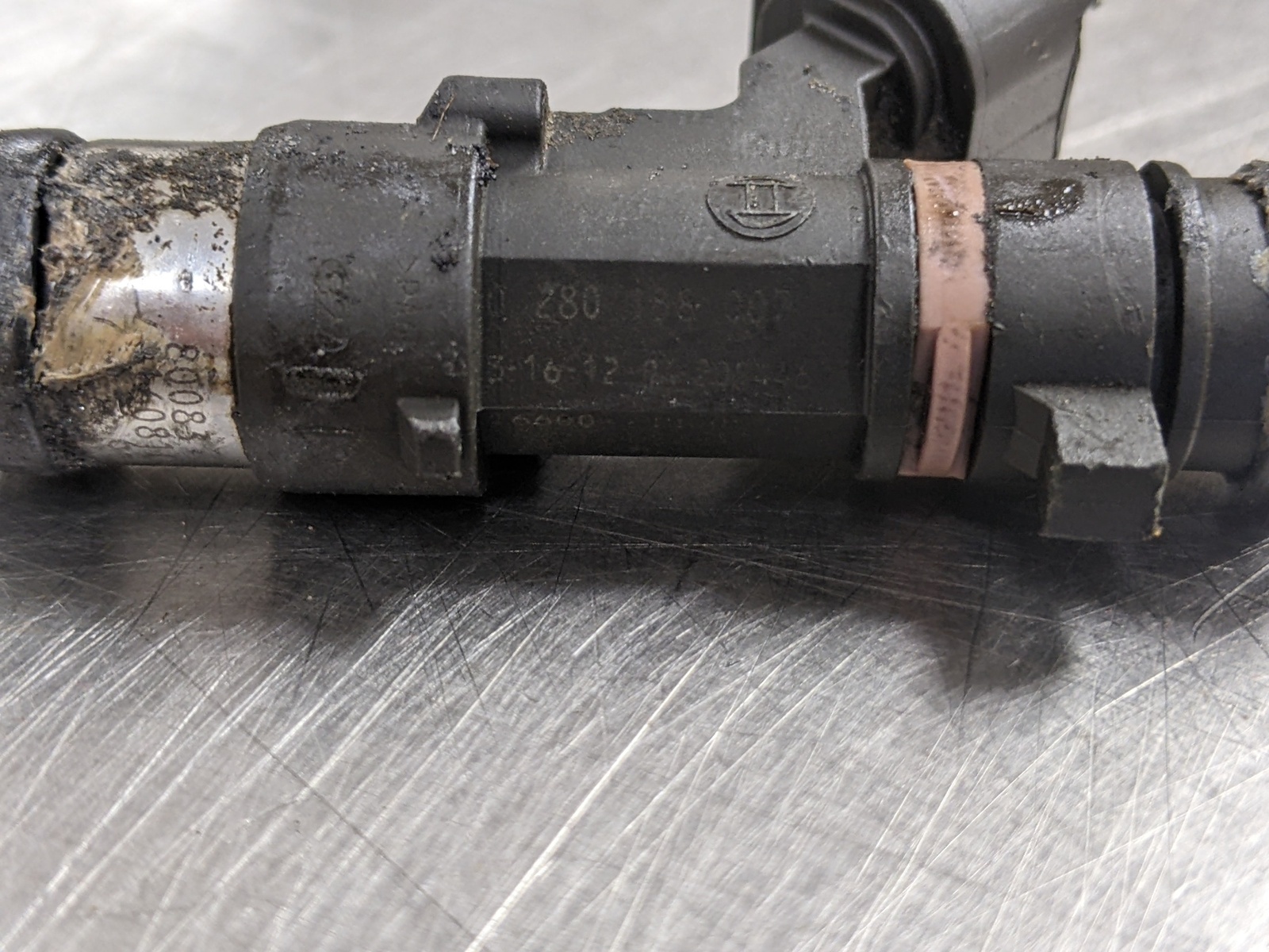 Fuel Injector Single For 05-15 Nissan Xterra  4.0 166007S00A 4WD Item image 8