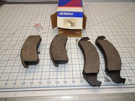 GM 18024924 Disc Brake Pads Front 171-570  General Motors OEM NOS - $44.49