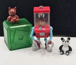 ROBLOX Clawed Companion Figure Claw Machine With Accessories NO CODE - $366.27 MXN