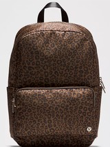 LULULEMON EVERYWHERE BACKPACK 22 L METAL~LEOPARD  DESRT KHAKI MULTI GOLD... - $3,303.08 MXN
