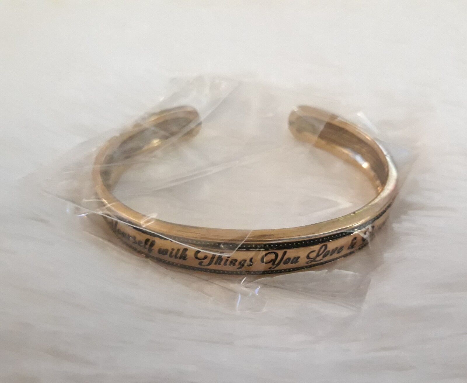 AVON MOTIVATIONAL CUFF BRACELET "SURROUND YOURSELF" (GOLDTONE) ~ NEW SEALED!!! - $18.52