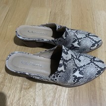 CL by Landry Women&#39;s Snakeskin Slides. Size 8/38.5 - $297.60 MXN