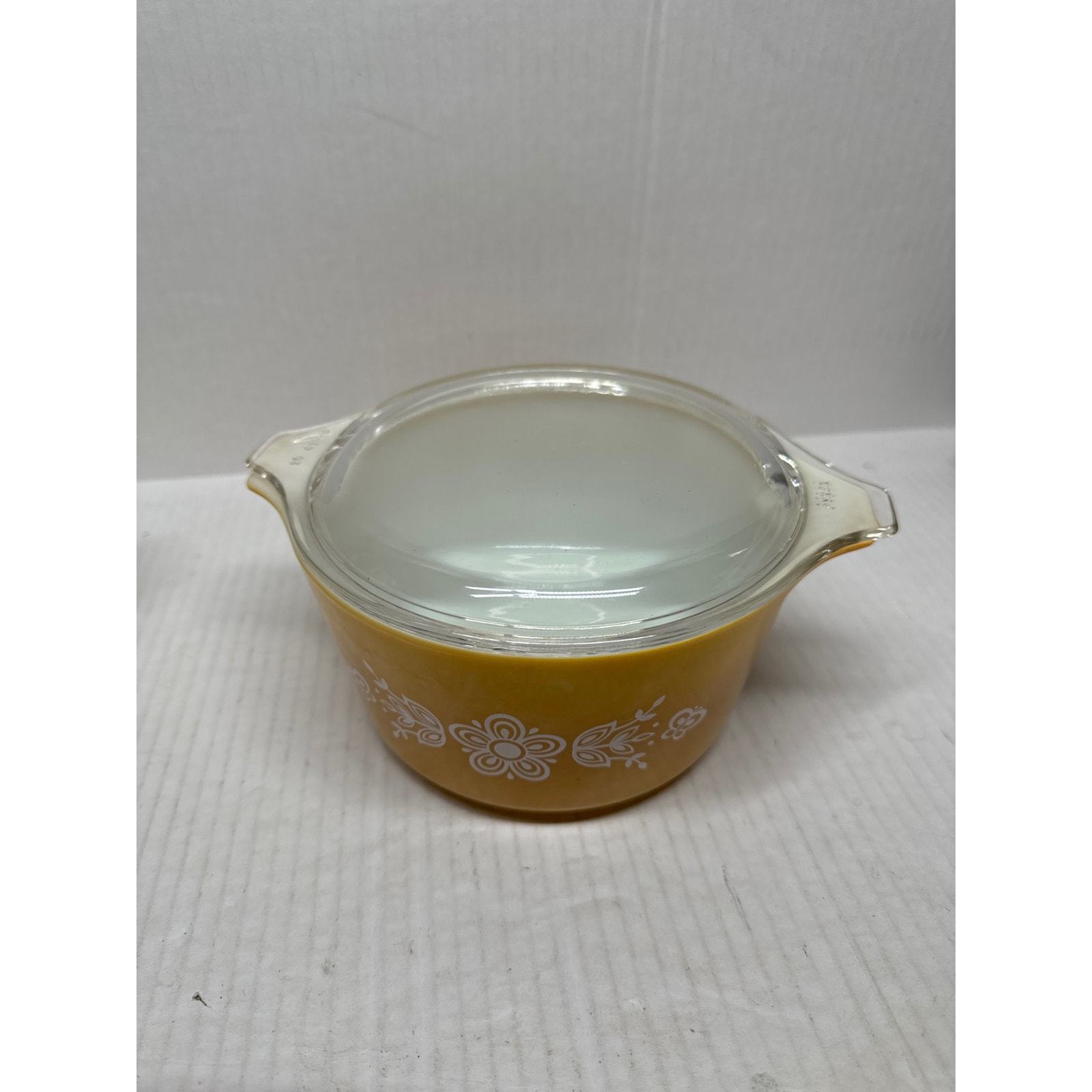 Pyrex Bowls 1Qt & 1.5 Pt In Butterfly Gold & White Pattern 473(has lid) & 474b Item image 4