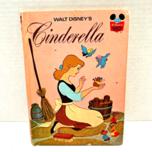 Vintage 1974 Walt Disney&#39;s Cinderella Hardcover Book Wonderful World of Reading - £6.90 GBP