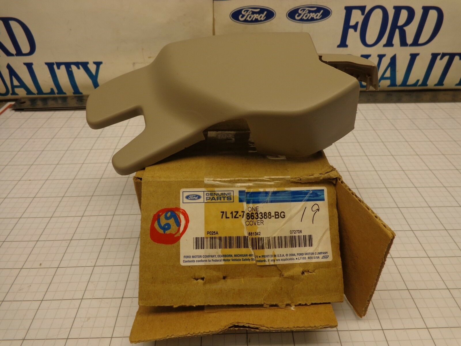 Ford OEM NOS 7L1Z-7863388-BG Rear Seat Pivot Cover Bezel Trim LH Outboard - $25.14