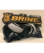 Brine Uprising Shoulder Pad Small Black and White LSPUPR2SWHS - $442.10 MXN