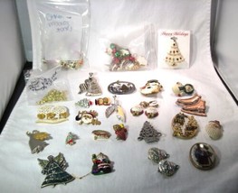 Vintage Christmas Costume Jewelry Lot All Wearable - 20+ Pieces - K1622 - £35.48 GBP