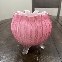 Fenton Made For L.G. Wright Glass Maize Peach Blow Cranberry Rose Bowl Feet - $3,513.89 MXN