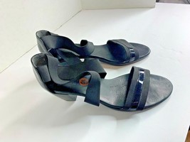 Munro Womens Sz 10 Black Sandal Shoes 2 in Heel  - $26.73