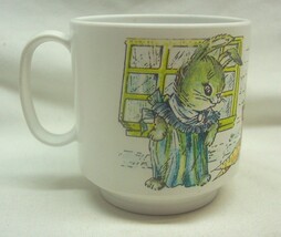 VINTAGE ONEIDA WARE Peter Rabbit 3&quot; Children&#39;s Melmac Melamine PLASTIC CUP - $282.69 MXN