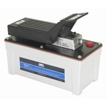 OTC Hand/Foot Operated 10000 PSI Air/Hydraulic Pump in Metal Reservoir - $30,258.13 MXN