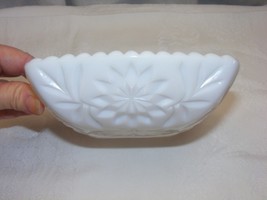 Vintage Milk Glass Shallow Candy Bowl Dish Square Shape Floral Pattern - $460.95 MXN
