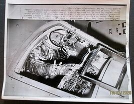 JOHN GLENN (ORIGINAL VINTAGE NASA SPACE FLIGHT PHOTO) PHOTO # 3 - $197.99