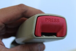 2003-2004 INFINITI G35 SEDAN REAR L/R SEAT BELT BUCKLE K2864 image 7