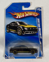 Hotwheels 2010 Hw Garage Ford Mustang Gt Black &amp; Yellow 077/214 New - £9.37 GBP