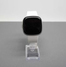 Fitbit Versa 4 FB523 Smartwatch Platinum Aluminum with White Band image 2