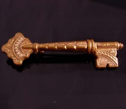 Antique Skeleton key brooch - Victorian rose gold plate - Men&#39;s novelty lapel pi - £75.93 GBP