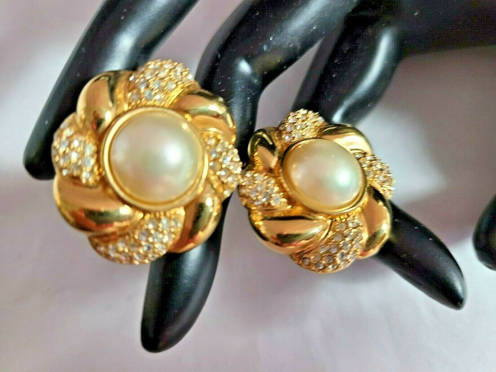 Primary image for Signed Vintage DS Co Swarovski Gold Tone Clear Crystal Faux Pearl Clip Earrings