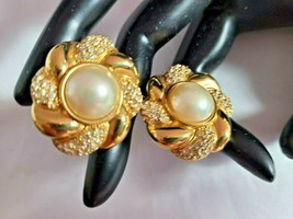 Signed Vintage DS Co Swarovski Gold Tone Clear Crystal Faux Pearl Clip Earrings - $89.99