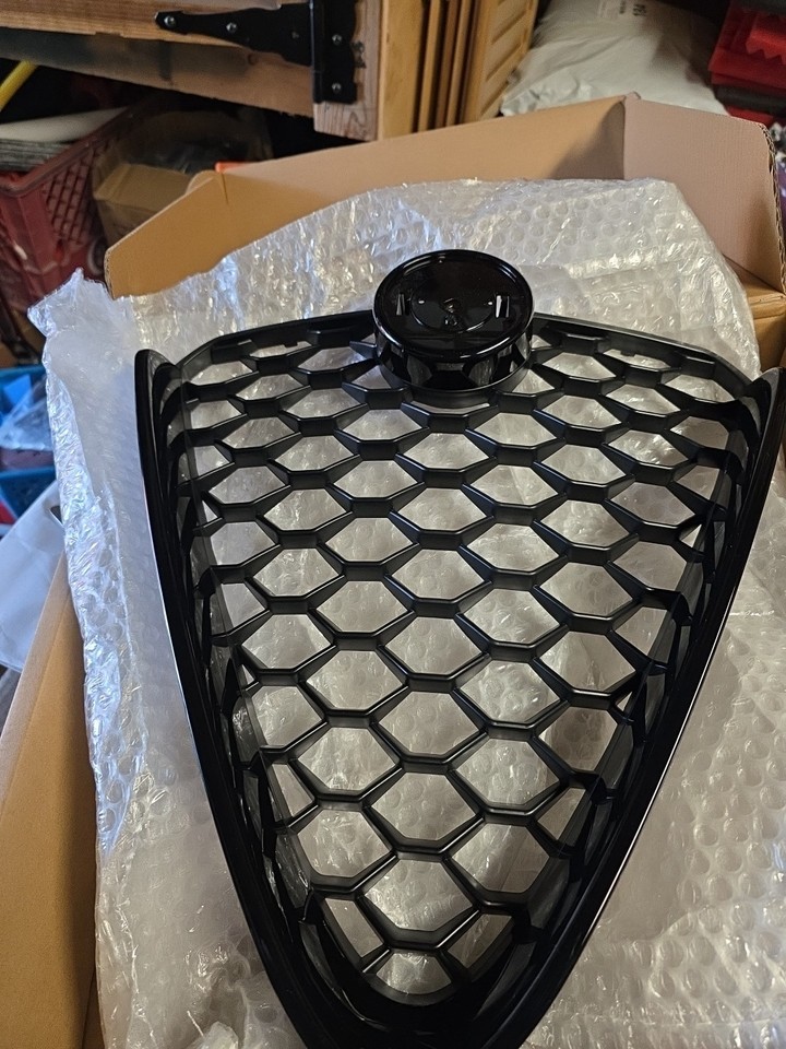 Alfa Romeo Giulia 952 front grill - $39.60