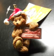 Toys R Us Christmas Ornament 2000 North Pole Bear Hershey Bar With Retail Tag - £5.56 GBP