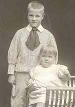 Victorian Photograph Of A Young Brother &amp; Baby Sister  - $138.05 MXN