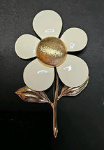 Vintage Sarah Coventry White Enamel Flower Brooch Signed Brushed Gold Ce... - $40.78