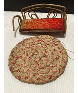 Vintage  Wicker Sofa and Rug Dollhouse Furniture - $139.92 MXN