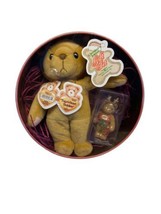 Enesco (1999) Cherished Teddies &quot;Tug-A-Heart Teddies&quot; Gift Set Plush and Figure - £11.46 GBP