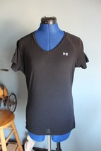 Under Armour Women&#39;s Black Short Sleeve V-Neck T-Shirt ~M~ 1210827 - £11.95 GBP