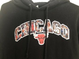 Levelwear Chicago Bulls Unisex Size Small Pullover Hoodie Spellout w/ Players - £15.45 GBP