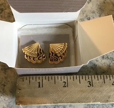 Vtg Avon Shimmering Bow Pierced Earrings With Surgical Steel A8 - $652.86 MXN