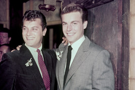 Tony Curtis and Robert Wagner vintage off screen smiling pose 1950&#39;s 24x... - £19.15 GBP