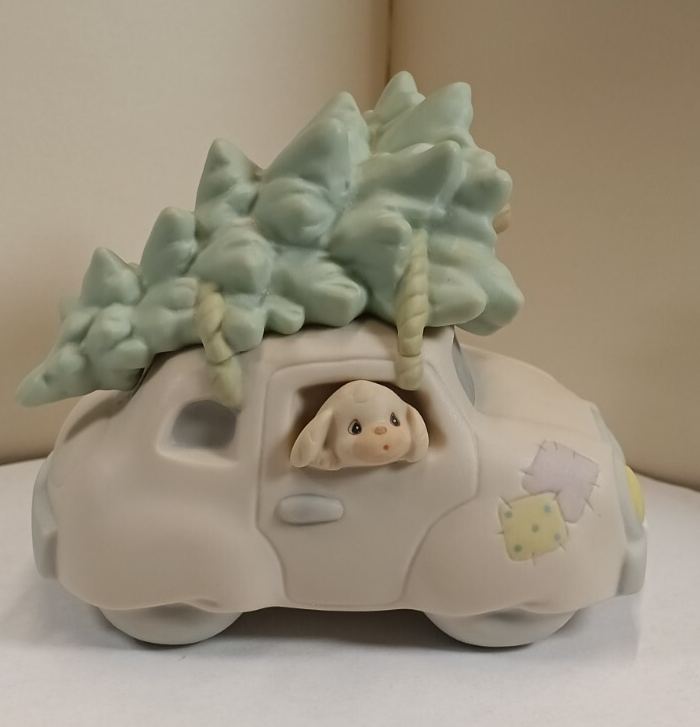PRECIOUS MOMENTS, SUGAR TOWN, CAR WITH CHRISTMAS TREE, ENESCO, 1992. - $14.99